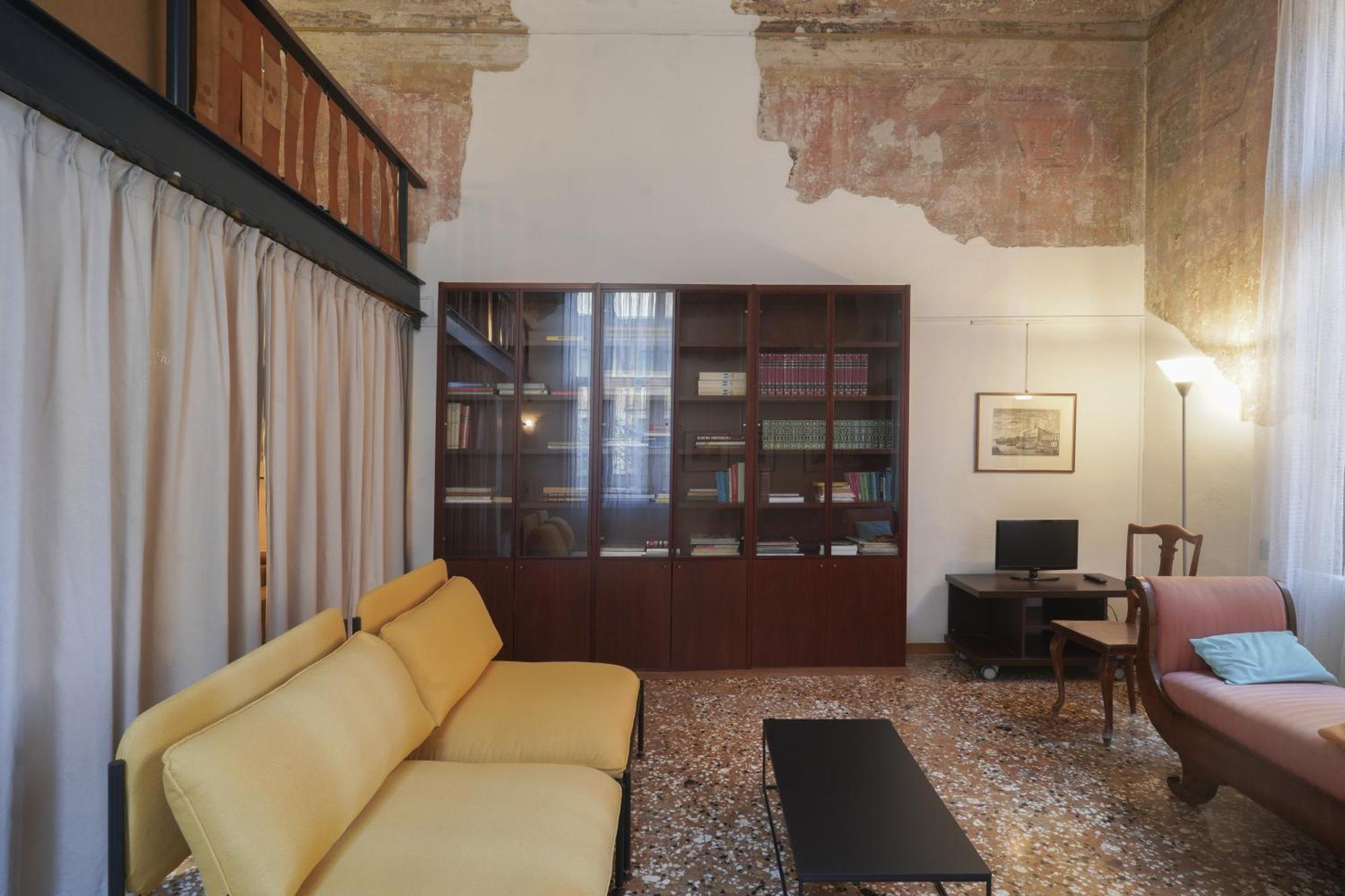 Melusina Rialto Historical Center Apartment