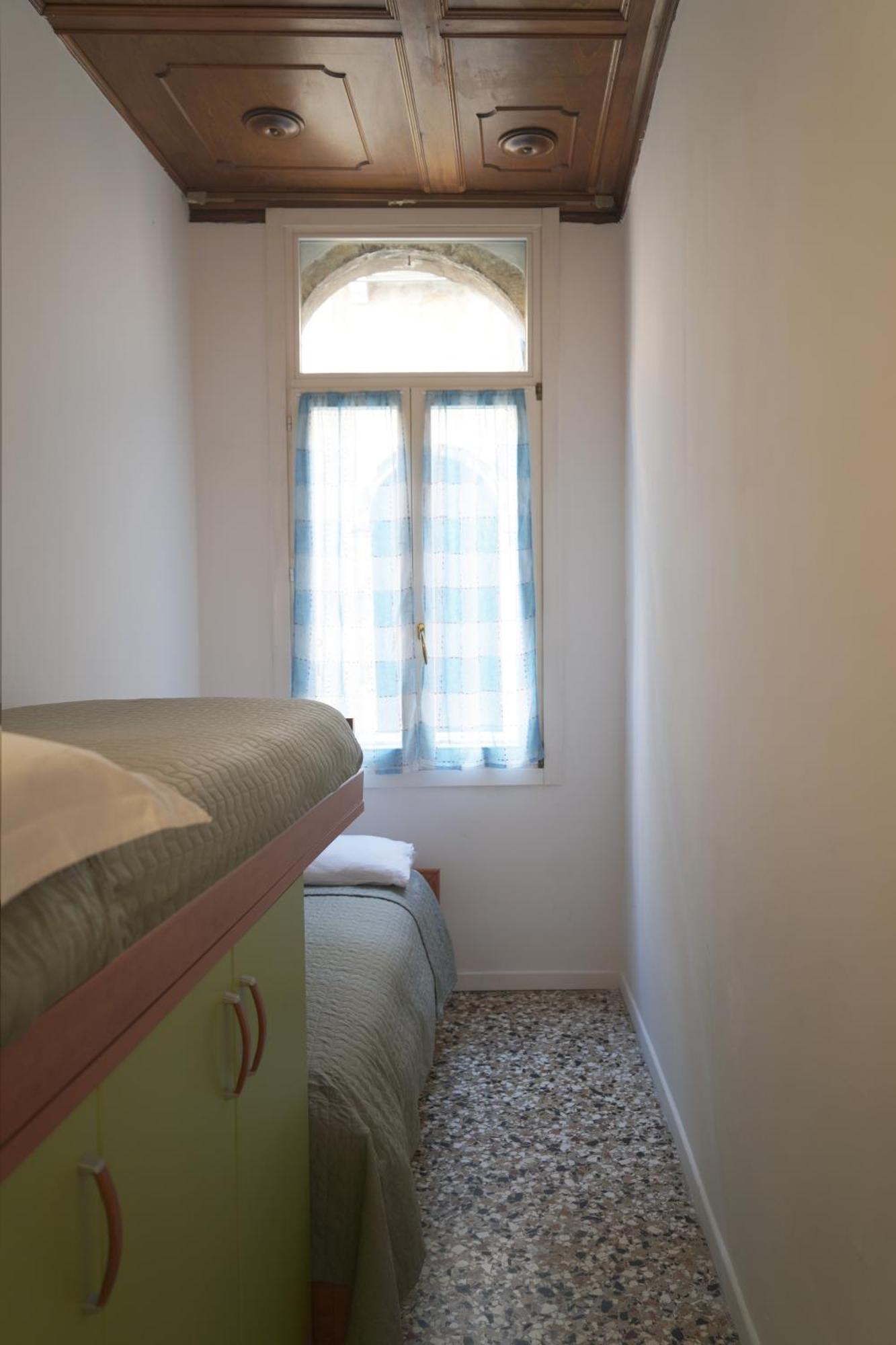 Melusina Rialto Historical Center Apartment