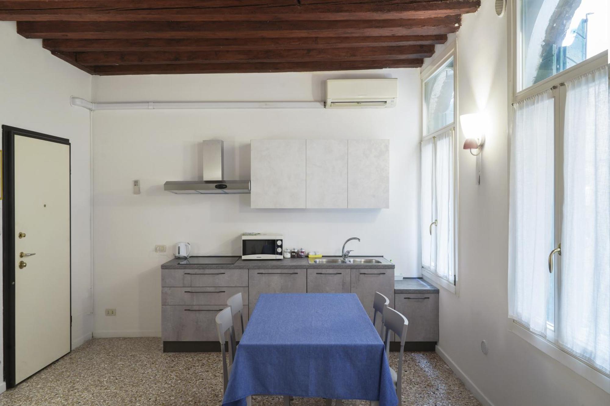 Melusina Rialto Historical Center Apartment *
